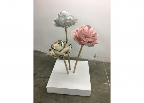 David Bielander Roses, plates, sculpture