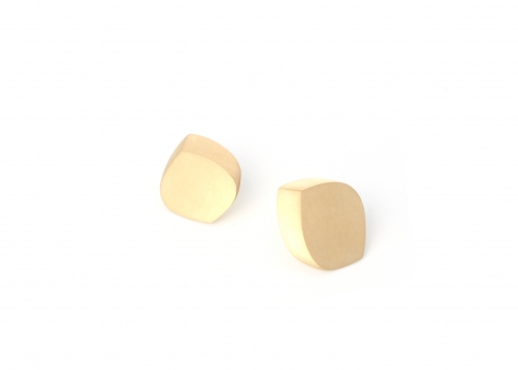 Chavent gold earrings, perspective